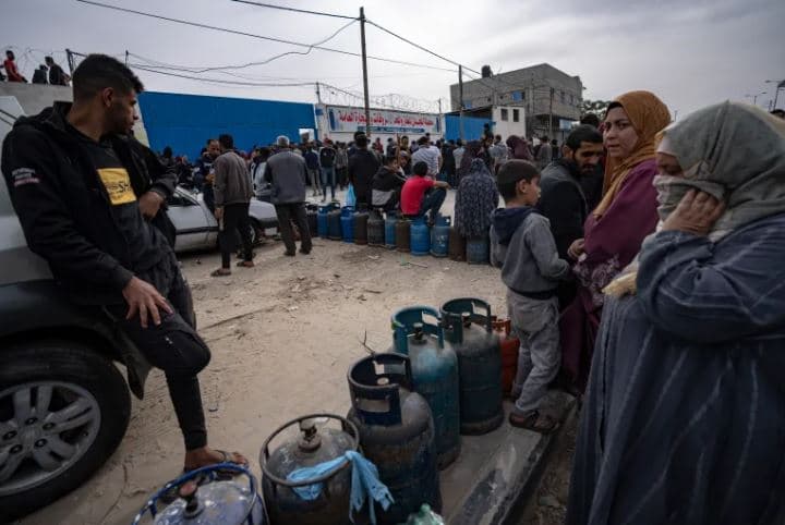 Dita e tretë e armëpushimit në Gaza po përdoret për të siguruar nevojat e përditshme