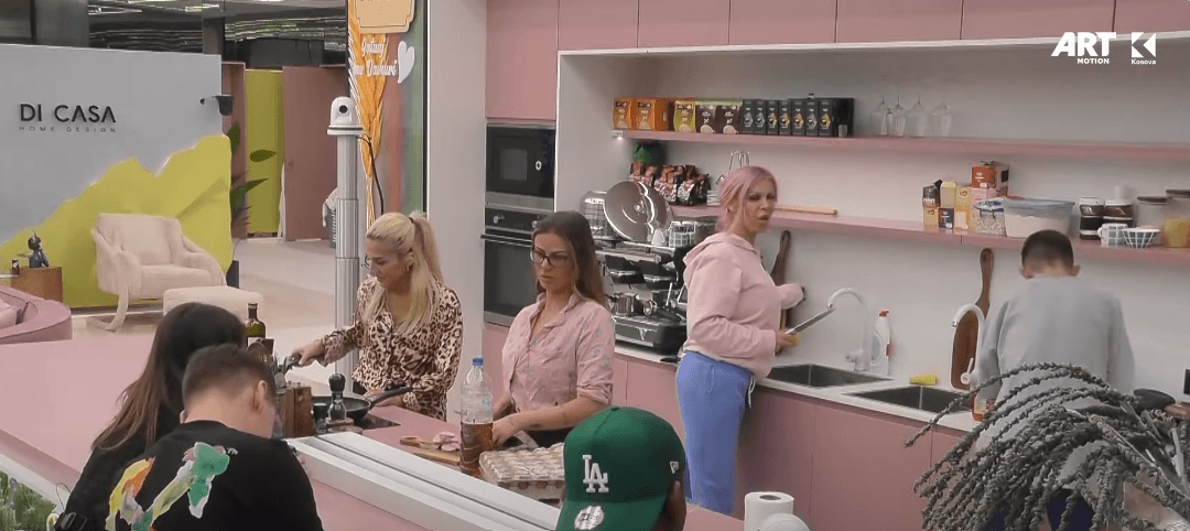 “Zemrën e kam të zënë”, Edona vazhdon ngacmimet ndaj Adrit (VIDEO)