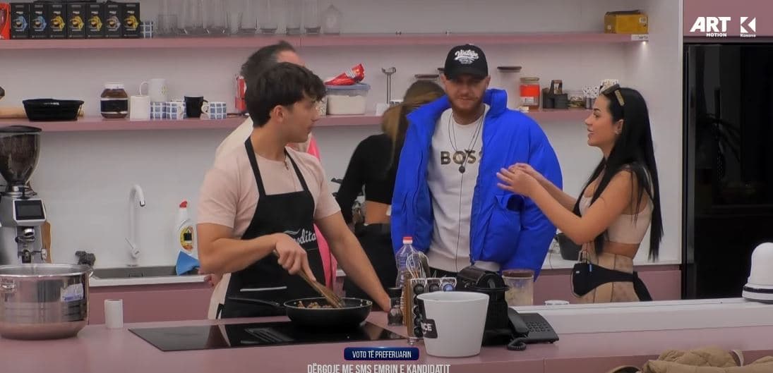 "Kjo është si speci i djegëst", Blerando ngacmon Kaderin (VIDEO)