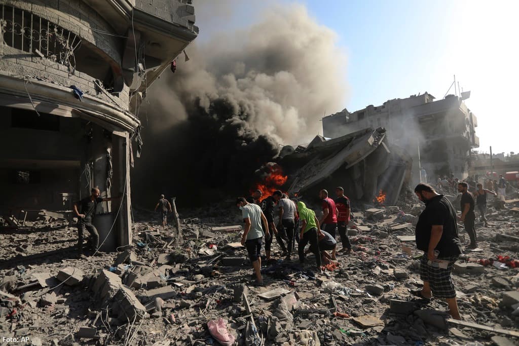 Mbi 10 mijë e 300 njerëz të vrarë në Gaza – mbi 4 mijë janë fëmijë