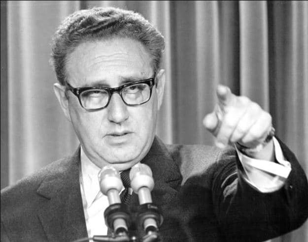 Vdes në moshën 100-vjeçare Henry Kissinger - një fuqi diplomatike në politikën e jashtme të ShBA-së