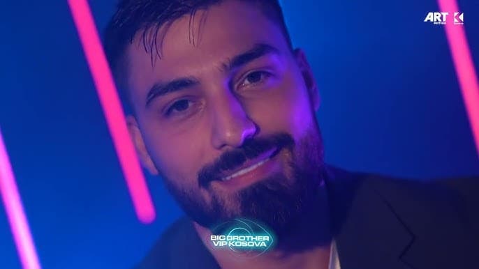 "Kam qenë 17 vjeç kur e bëra për herë të parë, ndodhi në shtëpi të një shokut", thotë Azemi (VIDEO)