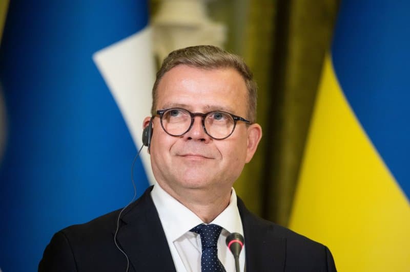 Finlanda mbyll pikat kufitare ruse duke përmendur kërcënimin për rendin dhe sigurinë publike