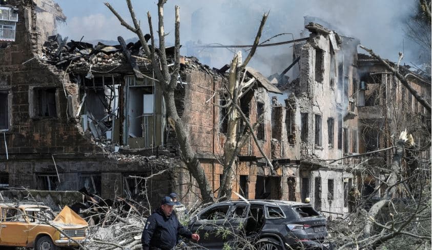 Kievi thotë se sulmet me raketa ruse plagosën dhjetë persona në lindje të Ukrainës