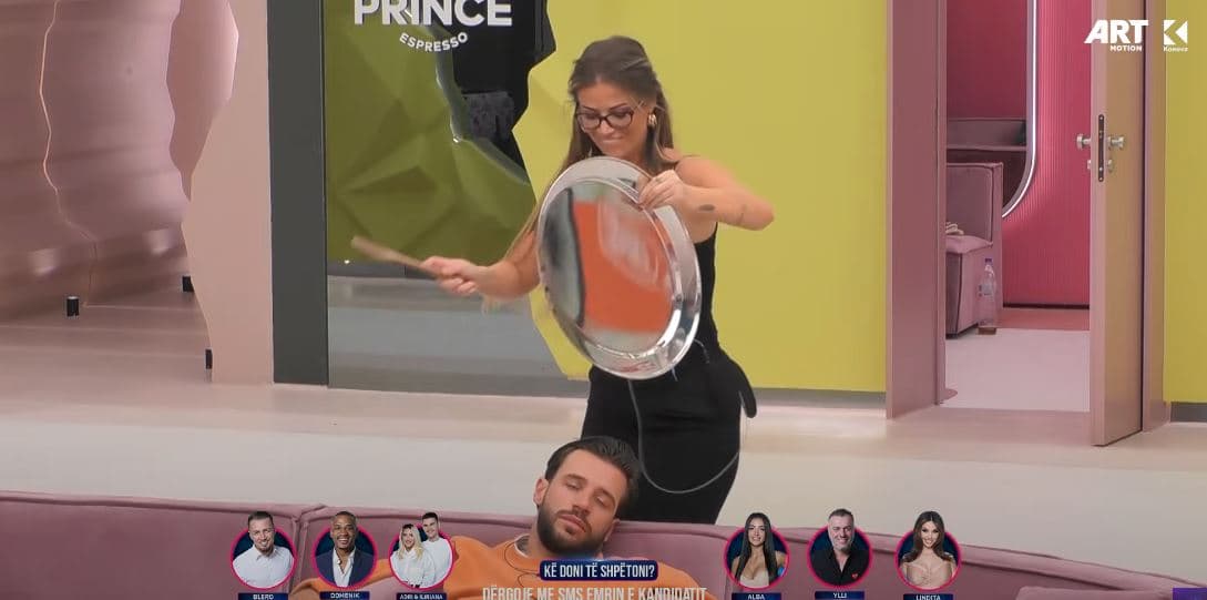 Santiana provon ta frikësojë Lumbardhin derisa ishte në gjumë (VIDEO)