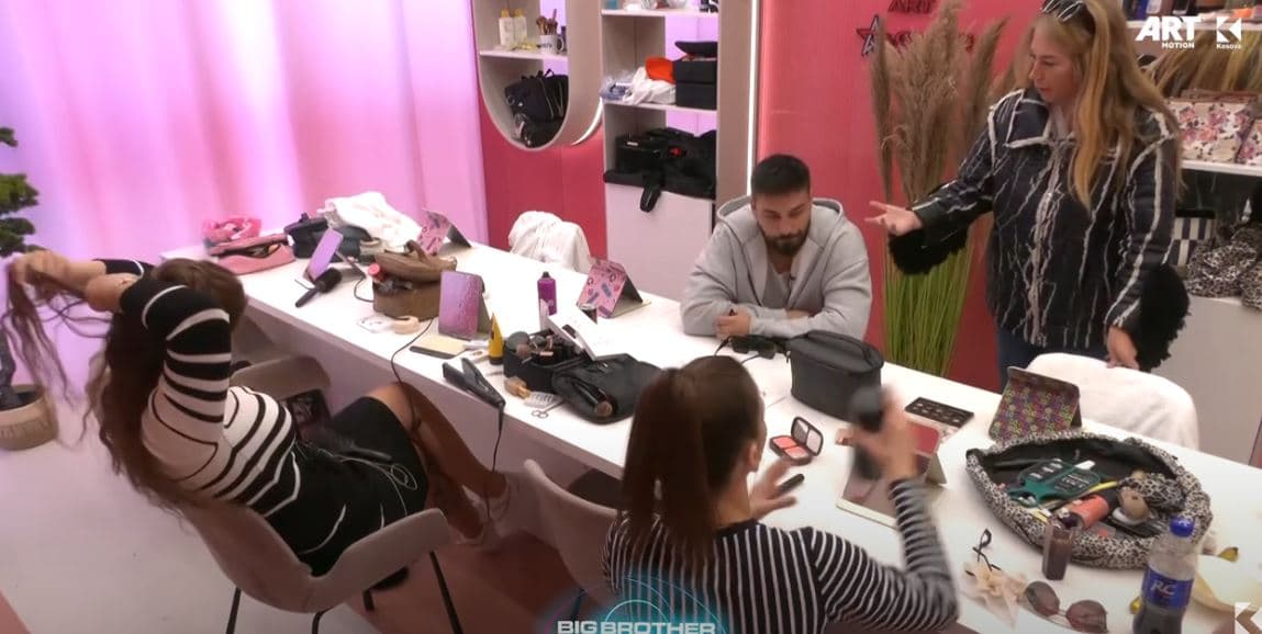 "Të gjithë po qajmë më shumë sesa po qeshim", banorët në hall (VIDEO)