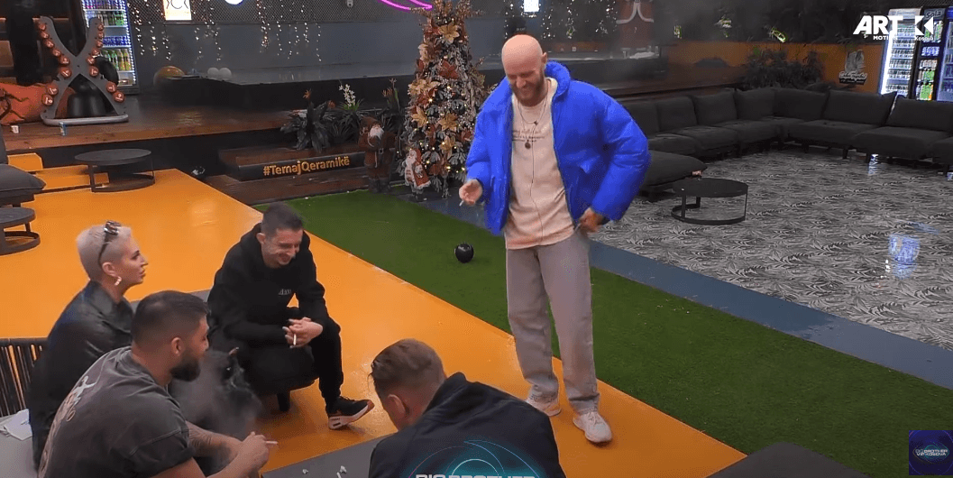 "Si puna e dhisë, qaty e ke pas e nuk ke shfrytëzuar", Besi u tregon barcelota banorëve (VIDEO)