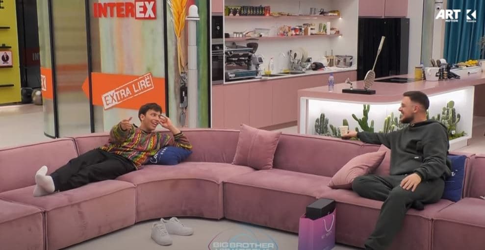 "Çka me i thënë", Blerando shkrin së qeshuri Ardin dhe Mirdonin (VIDEO)
