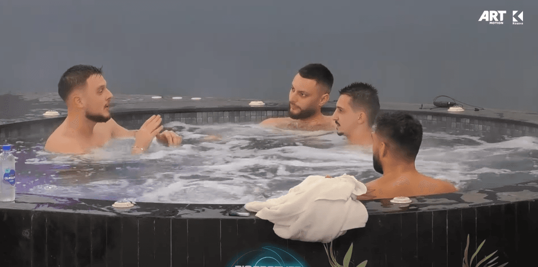 Ganiu dhe Ardi fillojnë të tallen me Bleron (VIDEO)