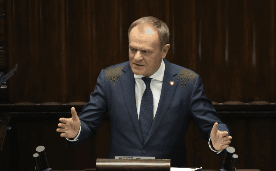 Donald Tusk betohet si kryeministër i Polonisë