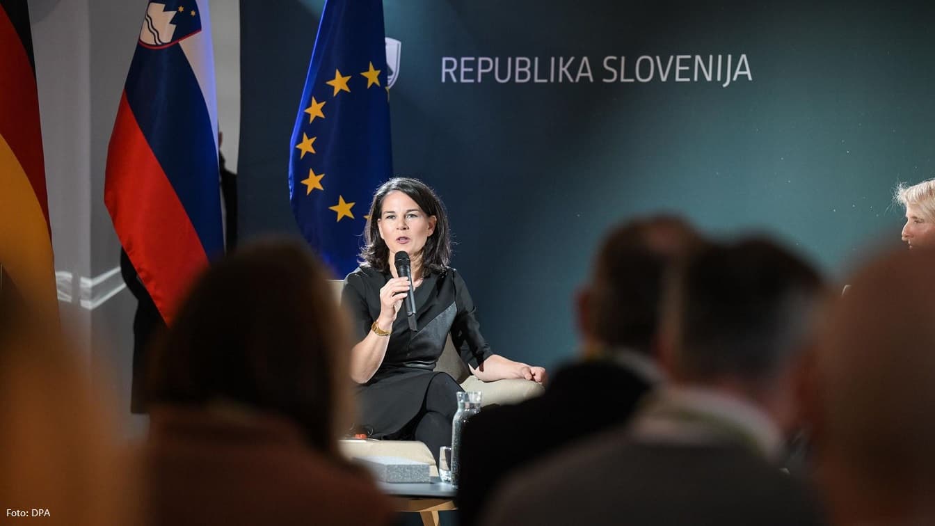 Baerbock, Vuçiqit: S’mundesh në dy karrige njëkohësisht – dhe të nxitësh tensionet me Kosovën