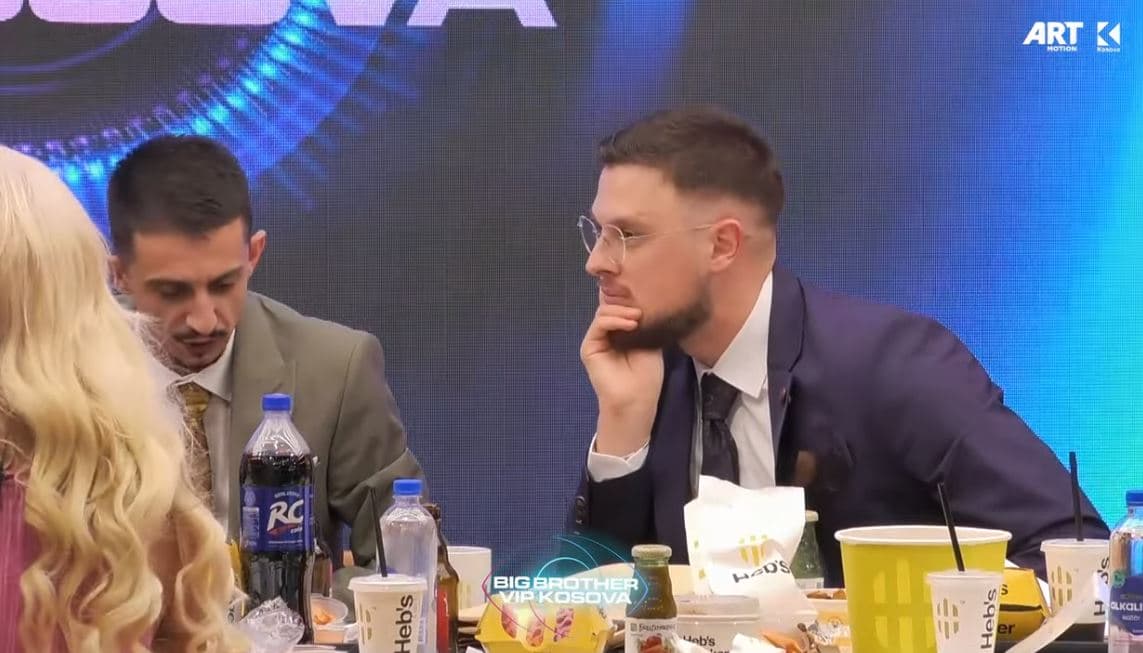 “Jeni lodh” - Ardi nis betejën me banorë (VIDEO)