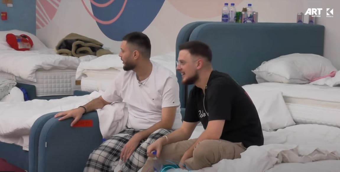 "A kështu ia ke bo edhe Azemit a?", Ardi dhe Mirdoni ngacmojnë Albën (VIDEO)