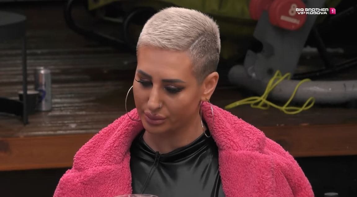 A e urren Miss Rose, Shqipen? (VIDEO)
