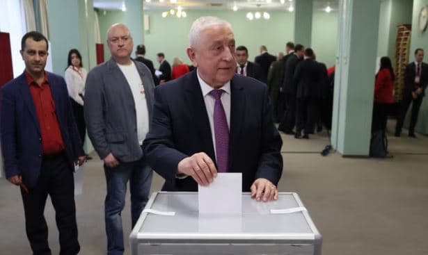 Nikolai Kharitonov do të kandidojë kundër Putinit në zgjedhjet presidenciale