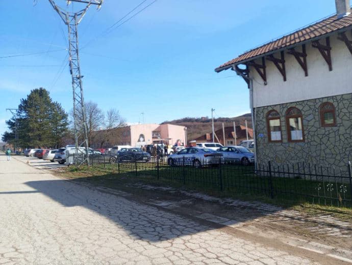 Policia bastis objektet e strukturave paralele serbe në rajonin e Dukagjinit