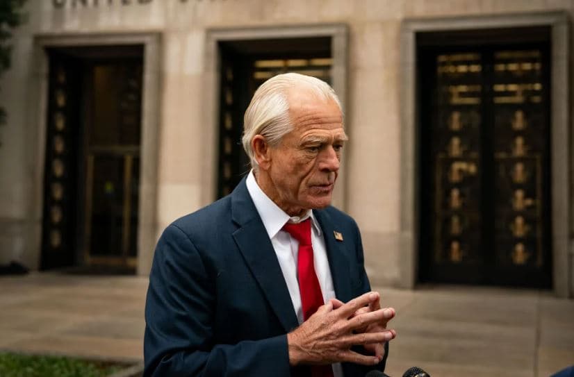 Ish-këshilltari i Trump, Peter Navarro, urdhërohet të raportoj nga burgu