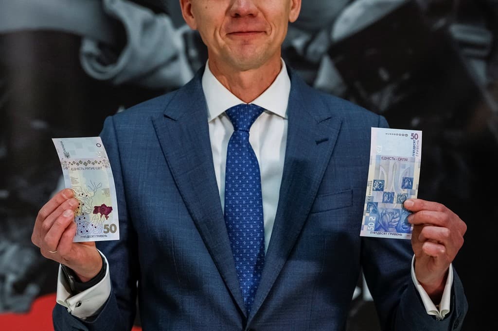 Në Kiev prezantohen kartëmonedhat kushtuar dyvjetorit të luftës (FOTO)