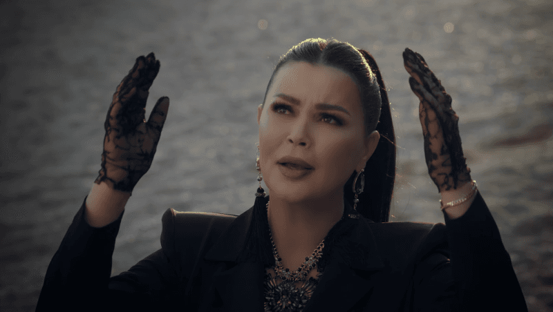 “Zogjtë po ikin” thotë Eli Fara në këngën e re (VIDEO)