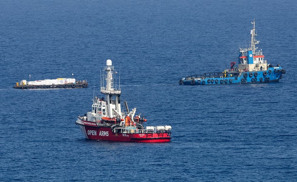Anijet me një milion vakte i afrohen Gazës