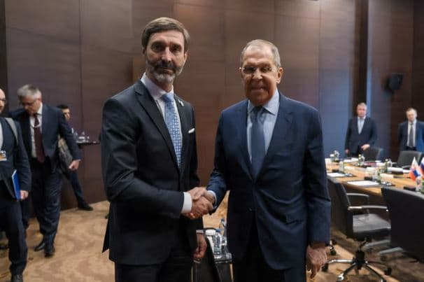 Republika Çeke pezullon bisedimet me Sllovakinë për lidhjet me Rusinë