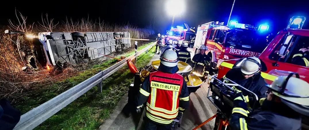 21 persona të lënduar nga përplasja e autobusit në Gjermani
