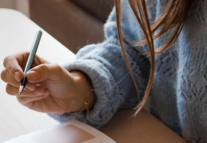 Një arsye e dobishme pse të famshmit nuk nënshkruajnë kurrë autografe me stilolaps blu