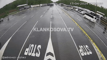 Haxholli thotë se mbi 300 kosovarë po mbahen të bllokuar nga Serbia në pikëkalimin me Kroacinë