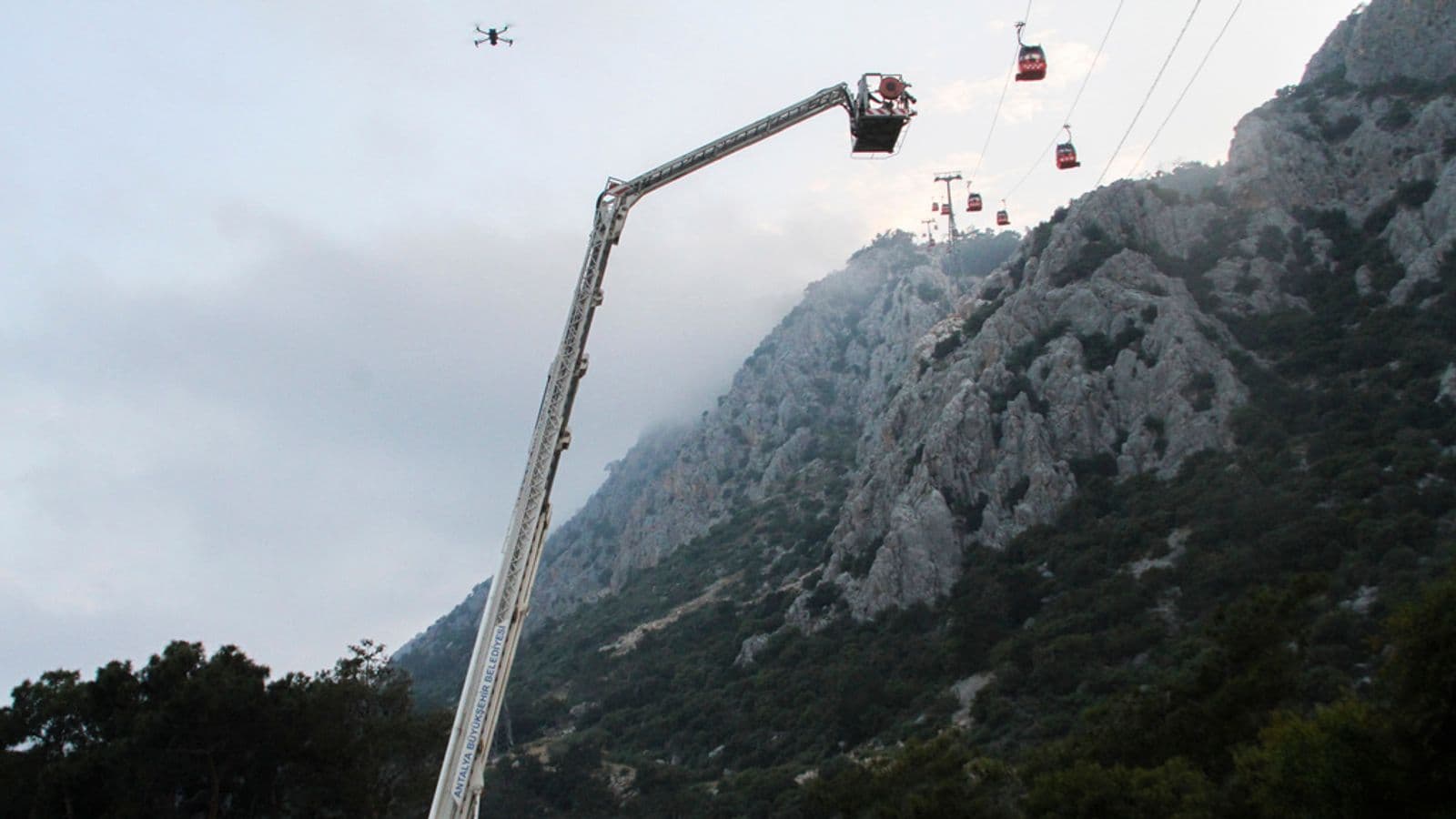 Përplasja e teleferikut në Turqi lë një të vdekur, dhjetë të tjerë lëndohen