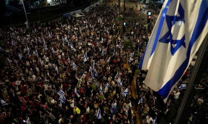 Protestuesit antiqeveritar në Izrael bëjnë thirrje për dorëheqjen e Netanyahut dhe zgjedhje të parakohshme