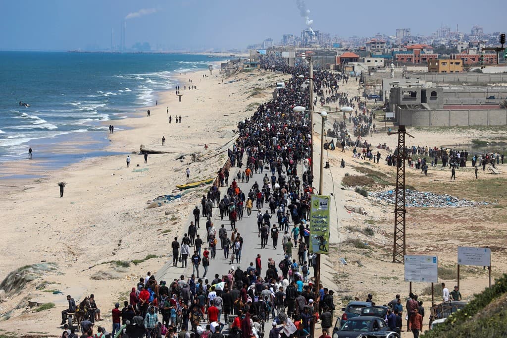 Palestinezët e zhvendosur përpiqen të kthehen në shtëpi (FOTO)