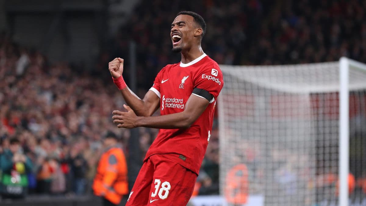 Gravenberchi shpreson që të qëndrojë te Liverpooli