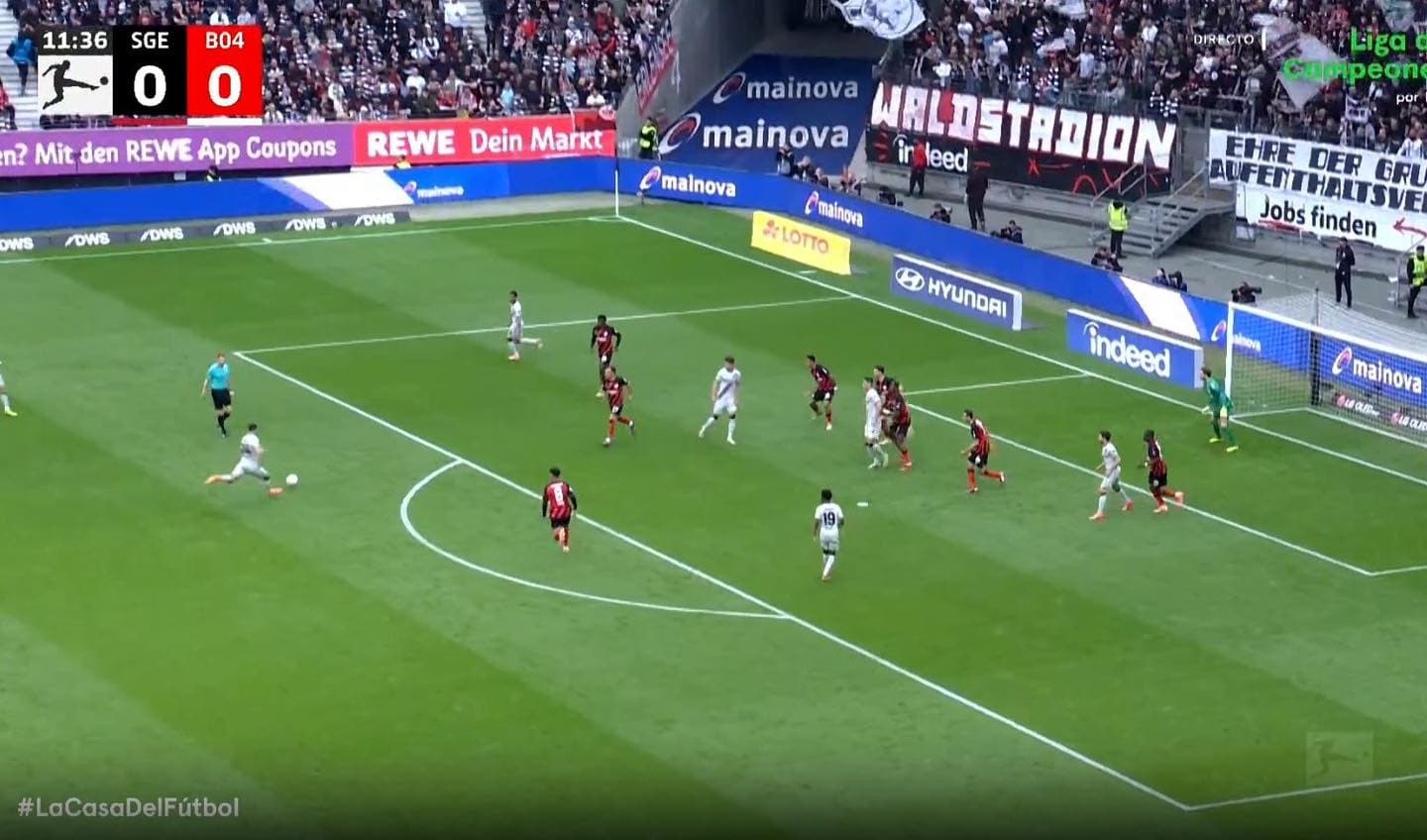 Granit Xhaka realizon eurogol nga distanca ndaj Eintracht Frankfurtit