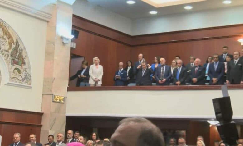 Siljanovska gjatë fjalimit i referohet shtetit të saj vetëm si "Maqedoni", ambasadorja greke lëshon sallën