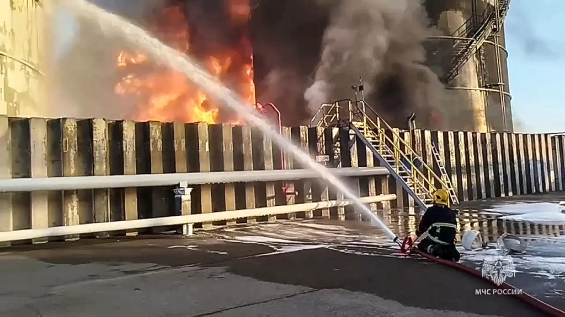 Merr flakë depoja e naftës në Rusi, dyshohet për sulm me dron