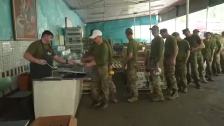 Ukraina rekruton të burgosurit për të forcuar ushtrinë