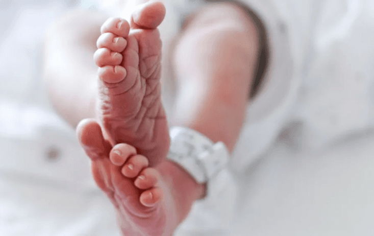 Një familje në Teksas gjen një të porsalindur të braktisur të mbështjellë me peshqir
