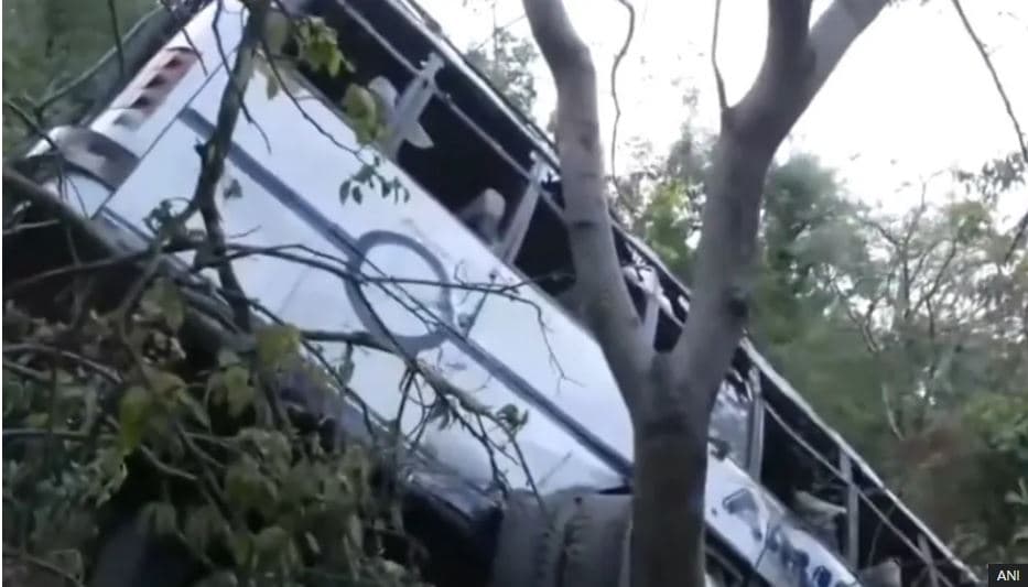 Nëntë pelegrinë hindu janë vrarë nga një sulm ndaj një autobusi në Jammu të Indisë