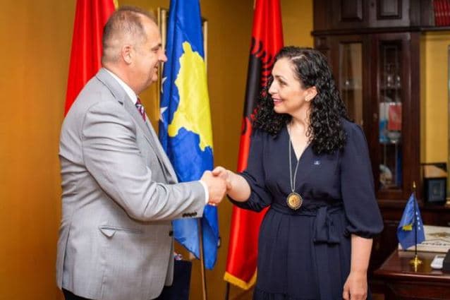Presidentja Osmani uron Genc Nimanbegun për marrjen e detyrës si kryetar i Ulqinit