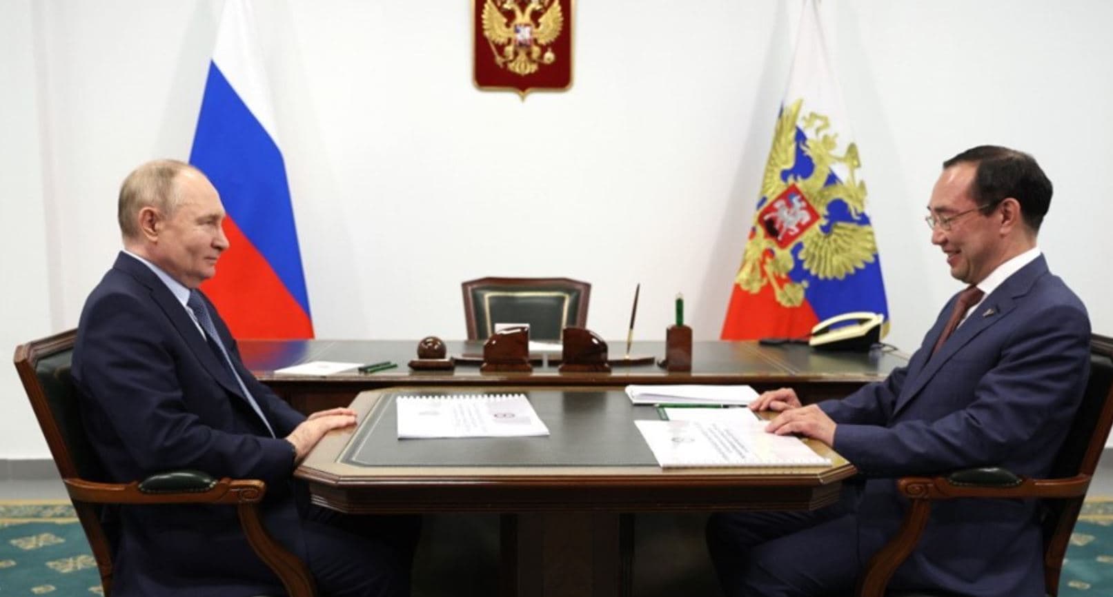 Putin takohet me guvernatorin rus përpara udhëtimit në Korenë e Veriut