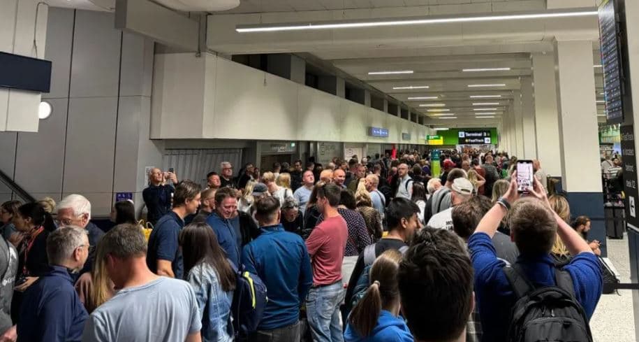 Anulohen fluturimet në aeroportin e Mançesterit, shkak ndërprerja e rrymës