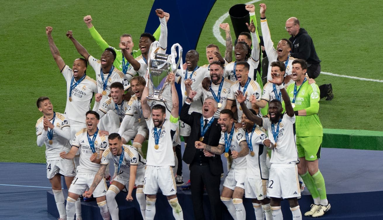 Zidane e solli trofeun, ngritet në qiell nga “Mbretërit” për herë të 15-të