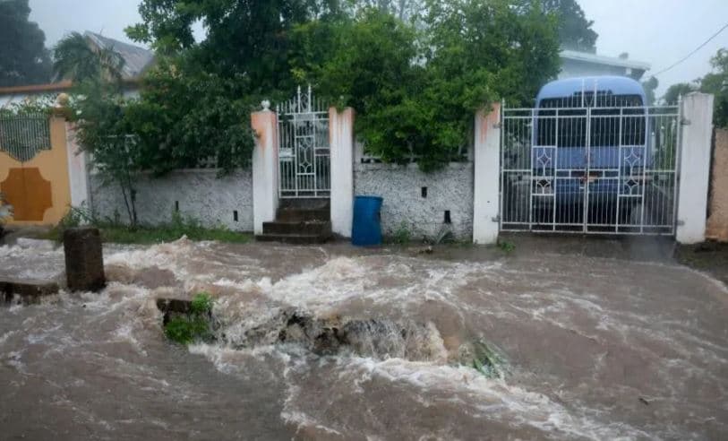 Xhamajka mbetet pa energji elektrike pasi uragani Beryl goditi vendin