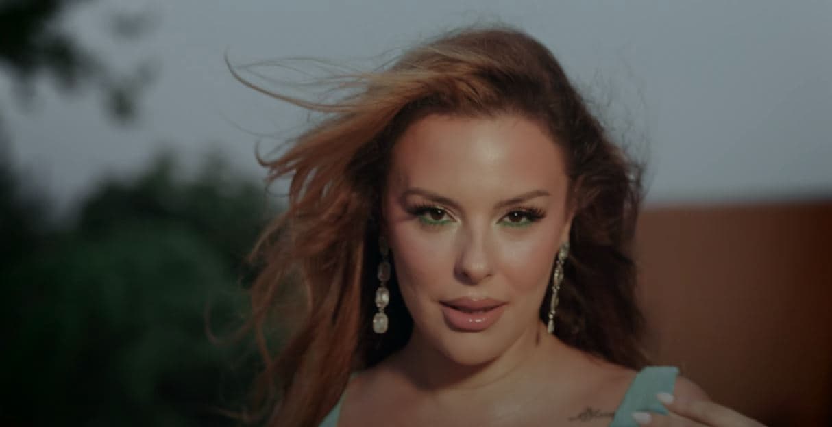 "Habibi" nga Anxhela Peristeri vjen në gjuhën greke (VIDEO)