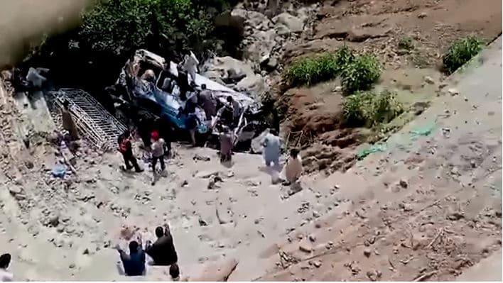Autoritetet thonë se aksidenti me autobus në Pakistan i vrau të paktën 34 persona