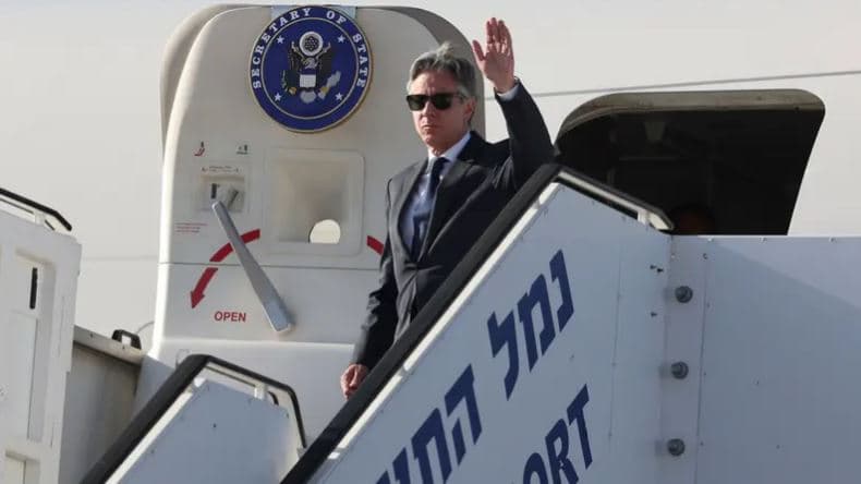 Blinkeni mbërrin në Izrael