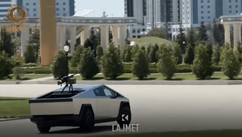 Makina e blinduar - Dhuratën e Musk, lideri çeçen e bën armë lufte (VIDEO)