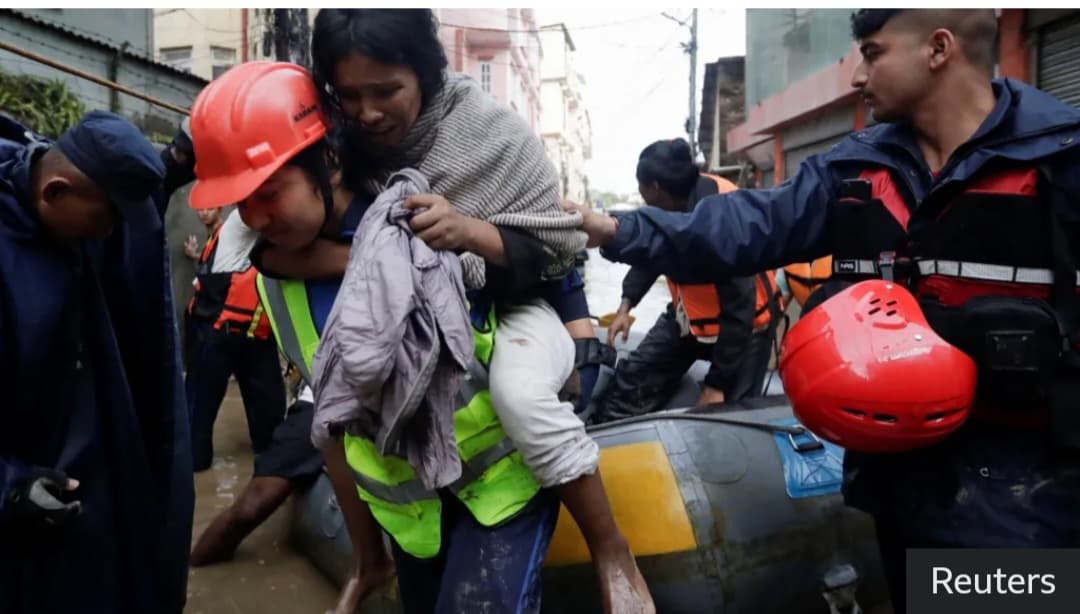 Të paktën 66 të vdekur dhe dhjetëra të zhdukur nga përmbytjet në Nepal
