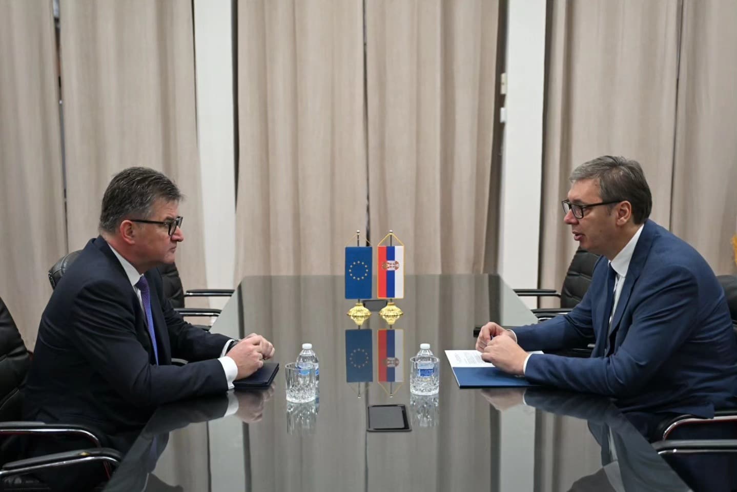 Vuçiqi takohet me Lajçakun në ShBA, e informon për masat serbe për “mbrojtjen e serbëve” në Kosovë