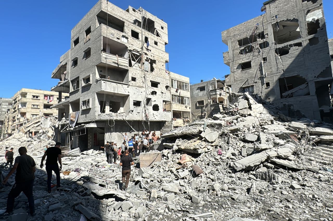 Izraeli vret të paktën 66 palestinezë në Gaza, sulmon postën që përdorej si strehë